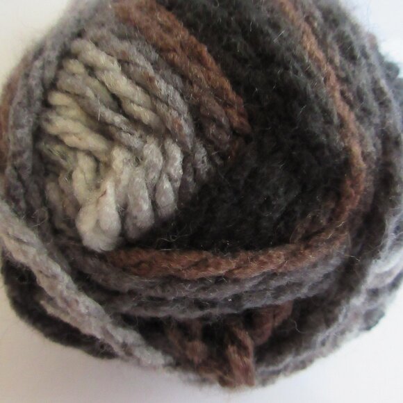 3 Skeins Loops & Threads Charisma 100% Acrylic Yarn #15 Ashes 5-Bulky 100g NWT - Picture 3 of 11